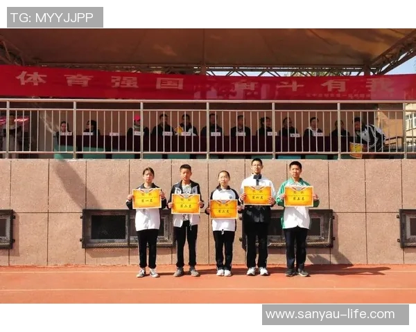 苗阜王声携手足球明星共谱运动梦想展现青春活力与拼搏精神