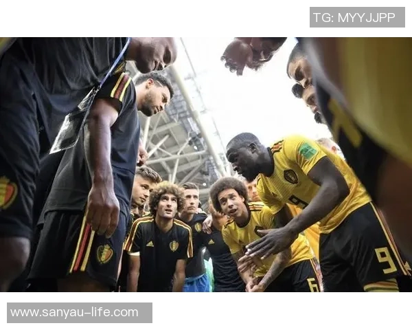 足球明星赛后采访视频揭秘球员心声与赛场背后的故事